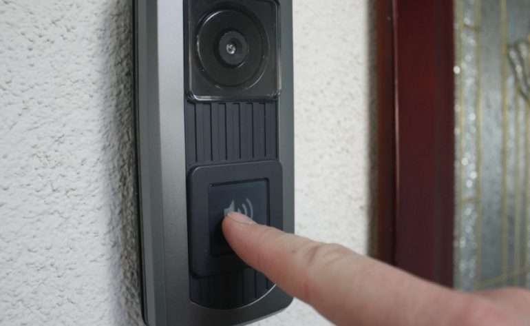 Почему установка видеодомофона востребована не только в Москве, но и в области